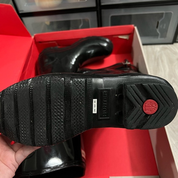 Hunter Women's Original Tall Gloss Rain Boots with socks - Picture 2 of 6